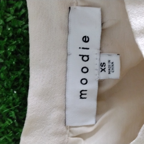 Moodie yellow and cream dress MIDI - Picture 4 of 6